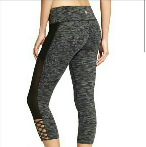 Athleta Pants - Athleta mind over mat capri leggings